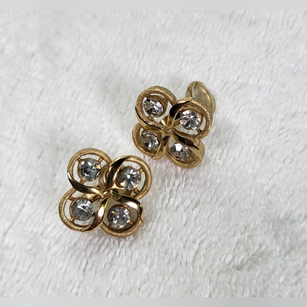 Vintage TRIFARI Gold and Crystal Clover Clip-on Earrings - Picture 9 of 9